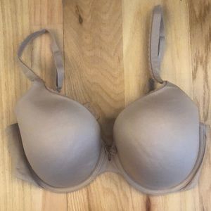 Nude 38C Victoria’s Secret bra